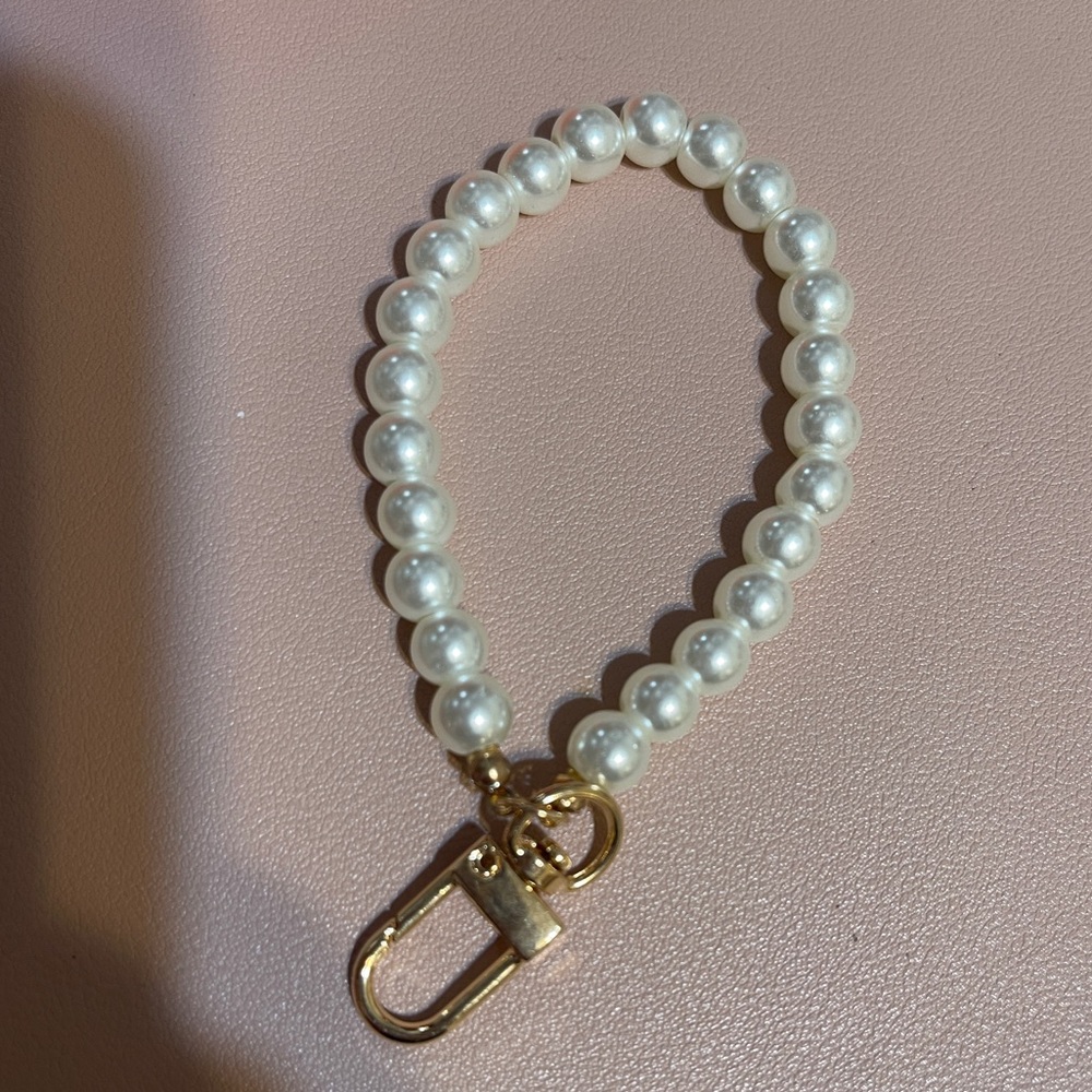 New Pearls Bag Charm and Keychain - Picture 2 of 3